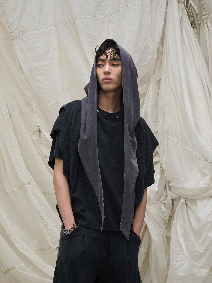 RELABEL Time Element (Dynamic Parallax) Circular-Cut Segmented Short-Sleeve Detachable Hooded Top Main image