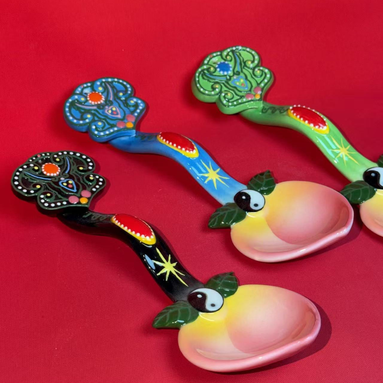 Eternal Cycle Jingdezhen Ceremony Ruyi Peach Spoon Incense Holder – Art Ornament