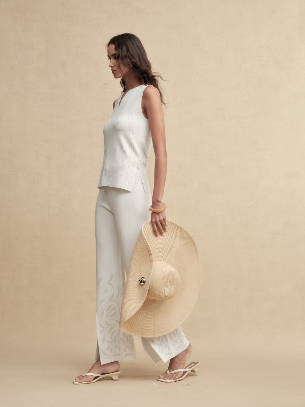 Streamlined Oversized Wide Brim Sun Hat