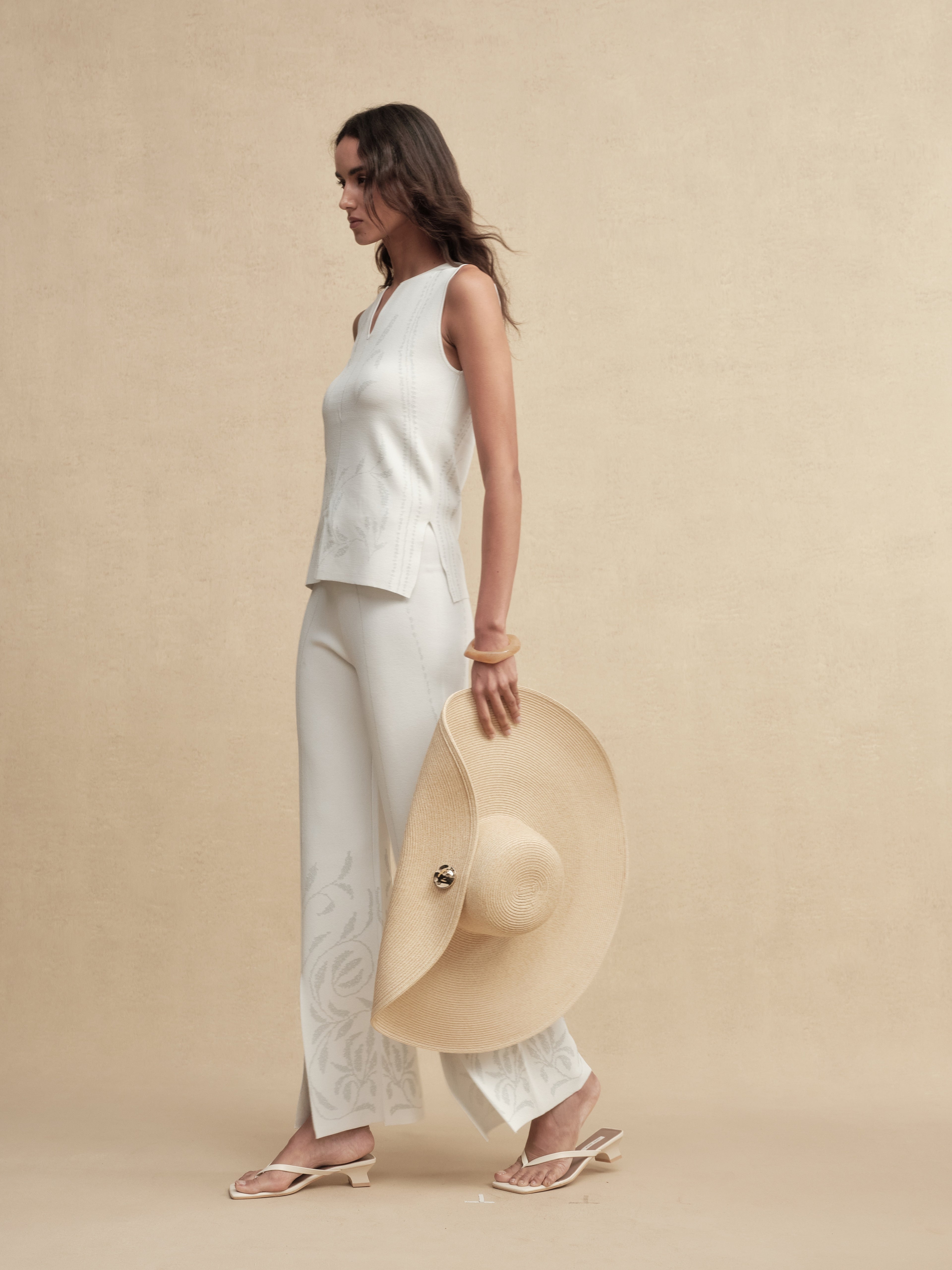 Streamlined Oversized Wide Brim Sun Hat