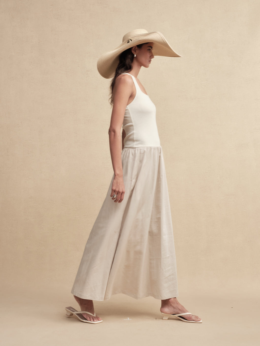 Streamlined Oversized Wide Brim Sun Hat