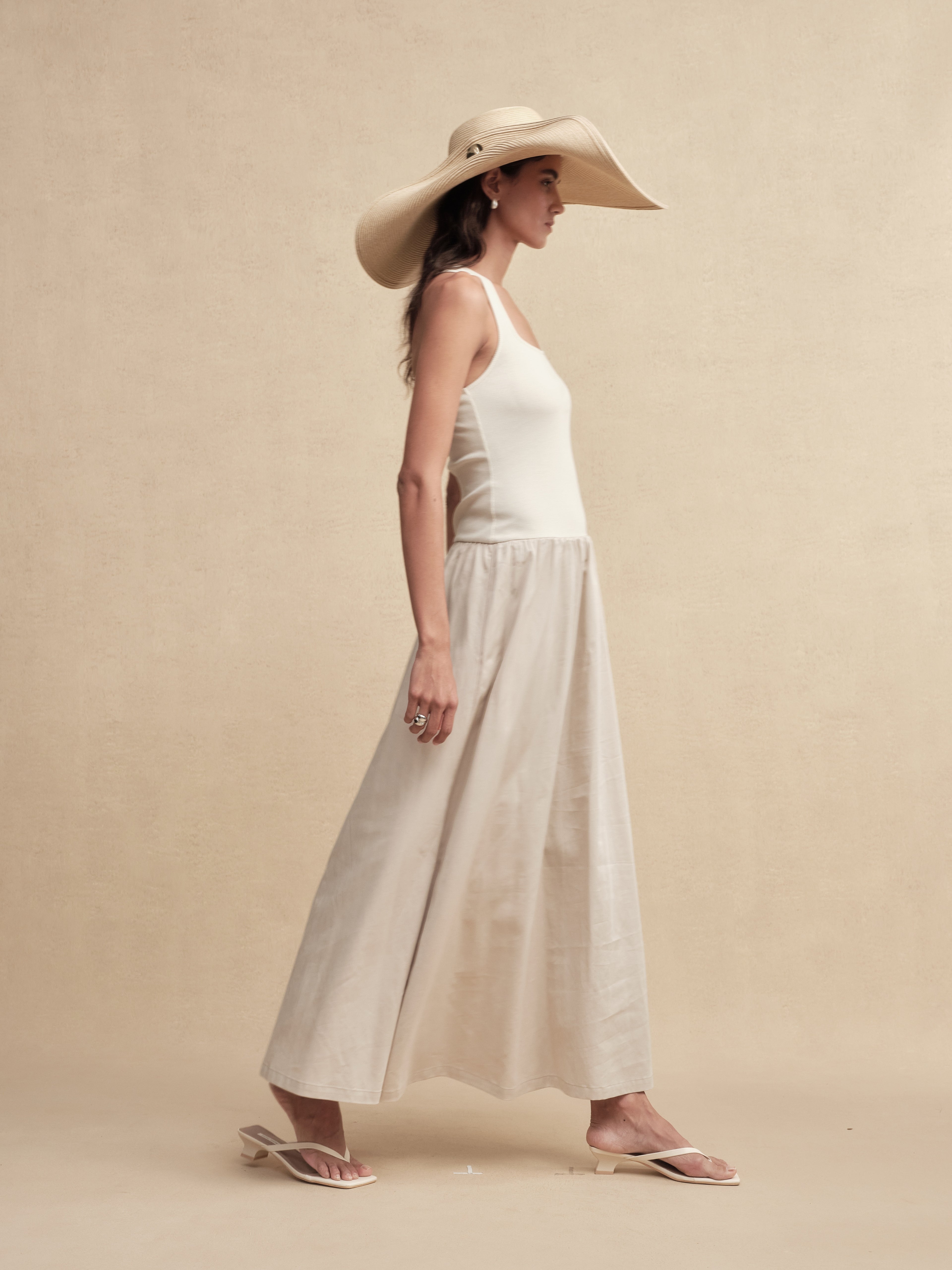 Streamlined Oversized Wide Brim Sun Hat