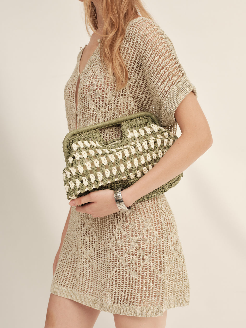 Cloud-shaped Straw Clutch Bag