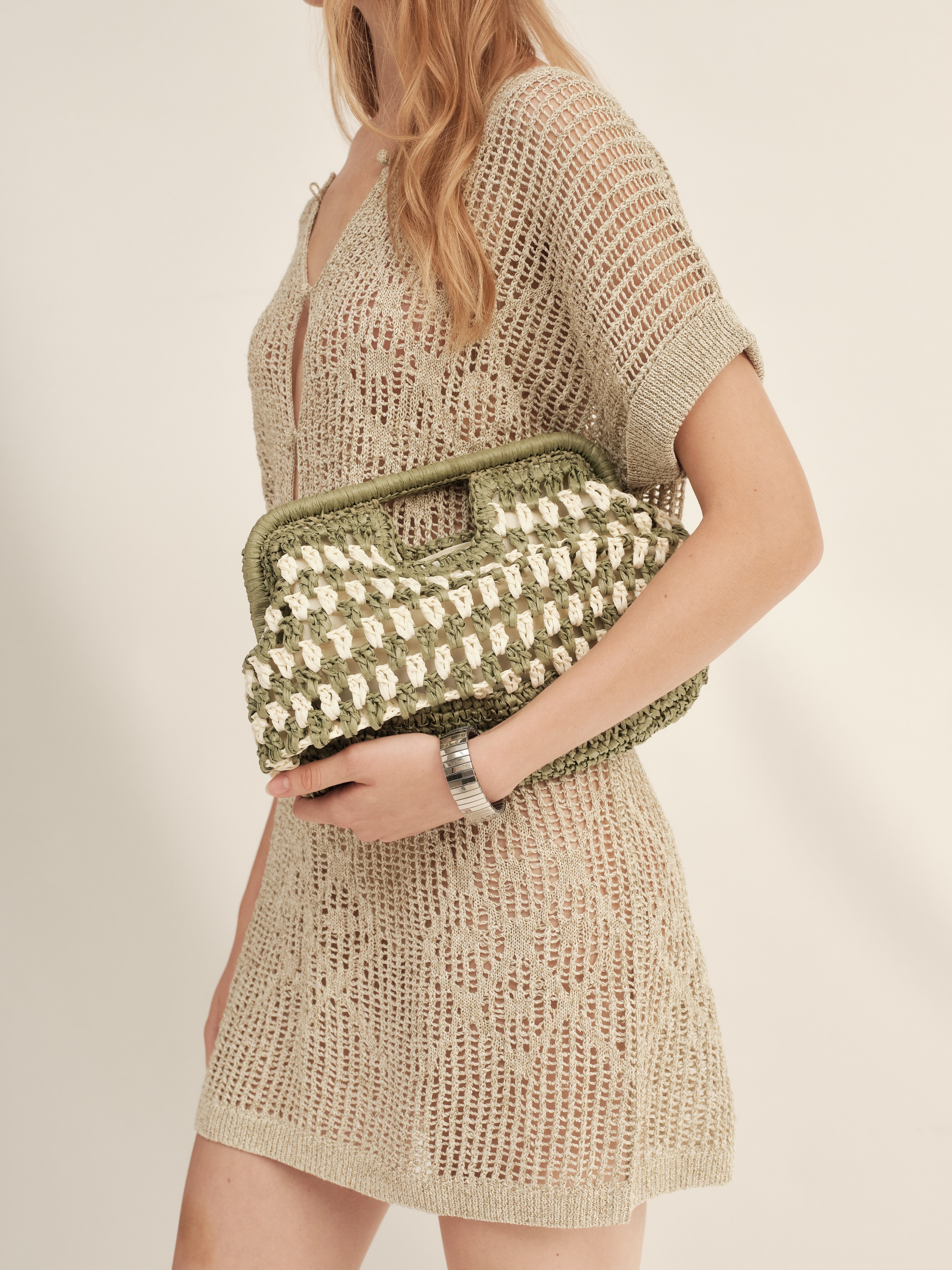 Cloud-shaped Straw Clutch Bag