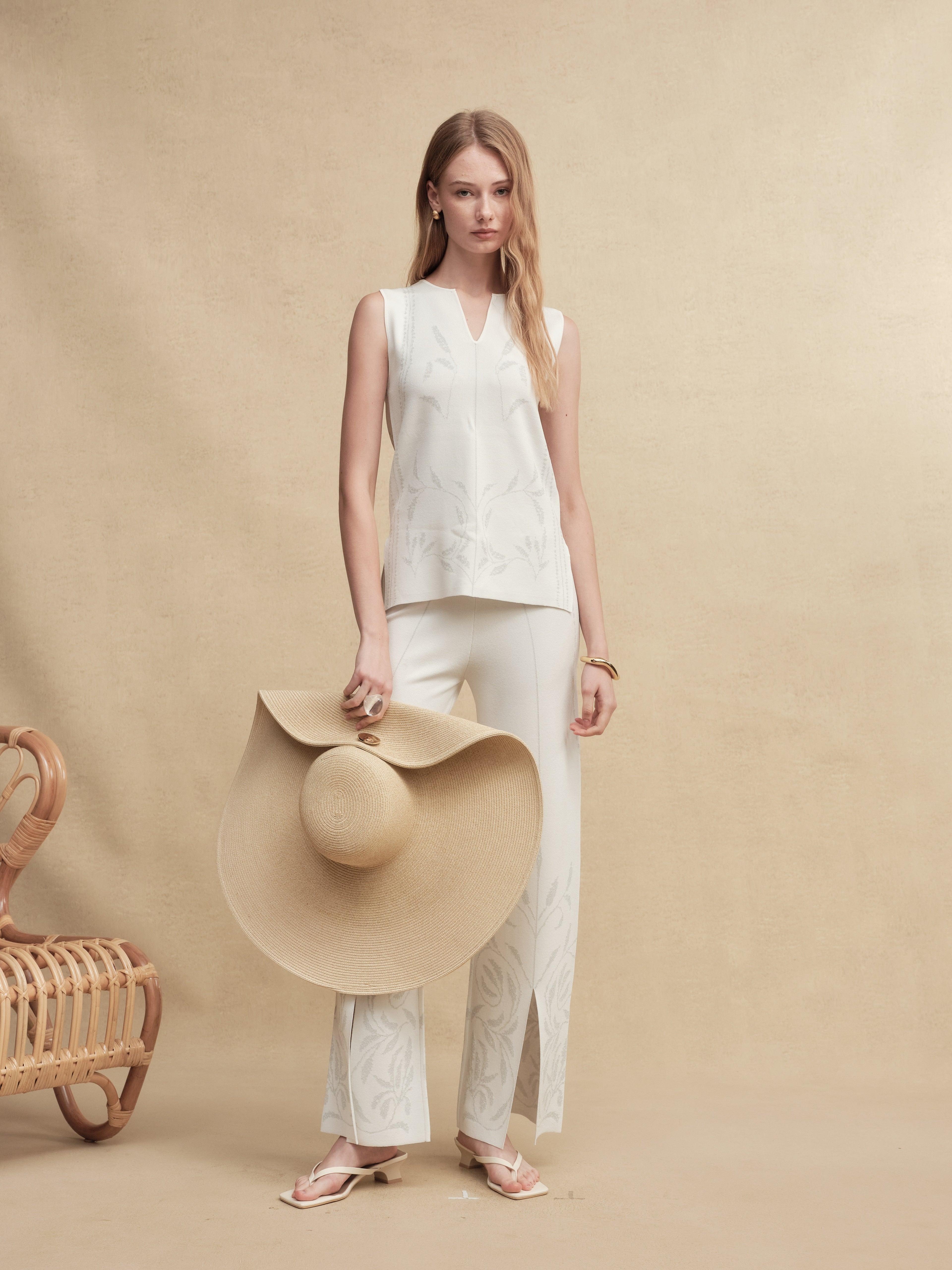 Streamlined Oversized Wide Brim Sun Hat