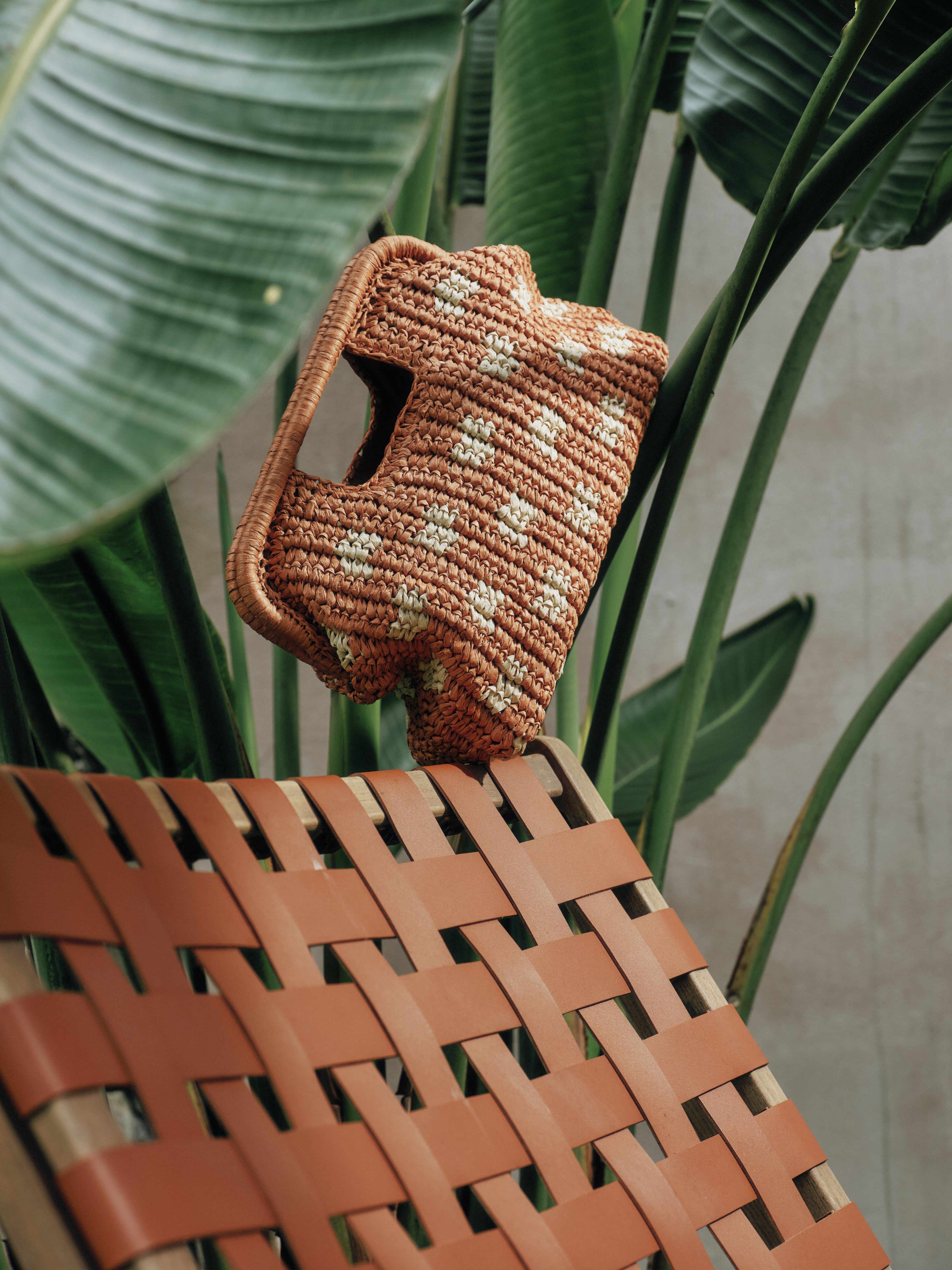 Cloud-shaped Straw Clutch Bag