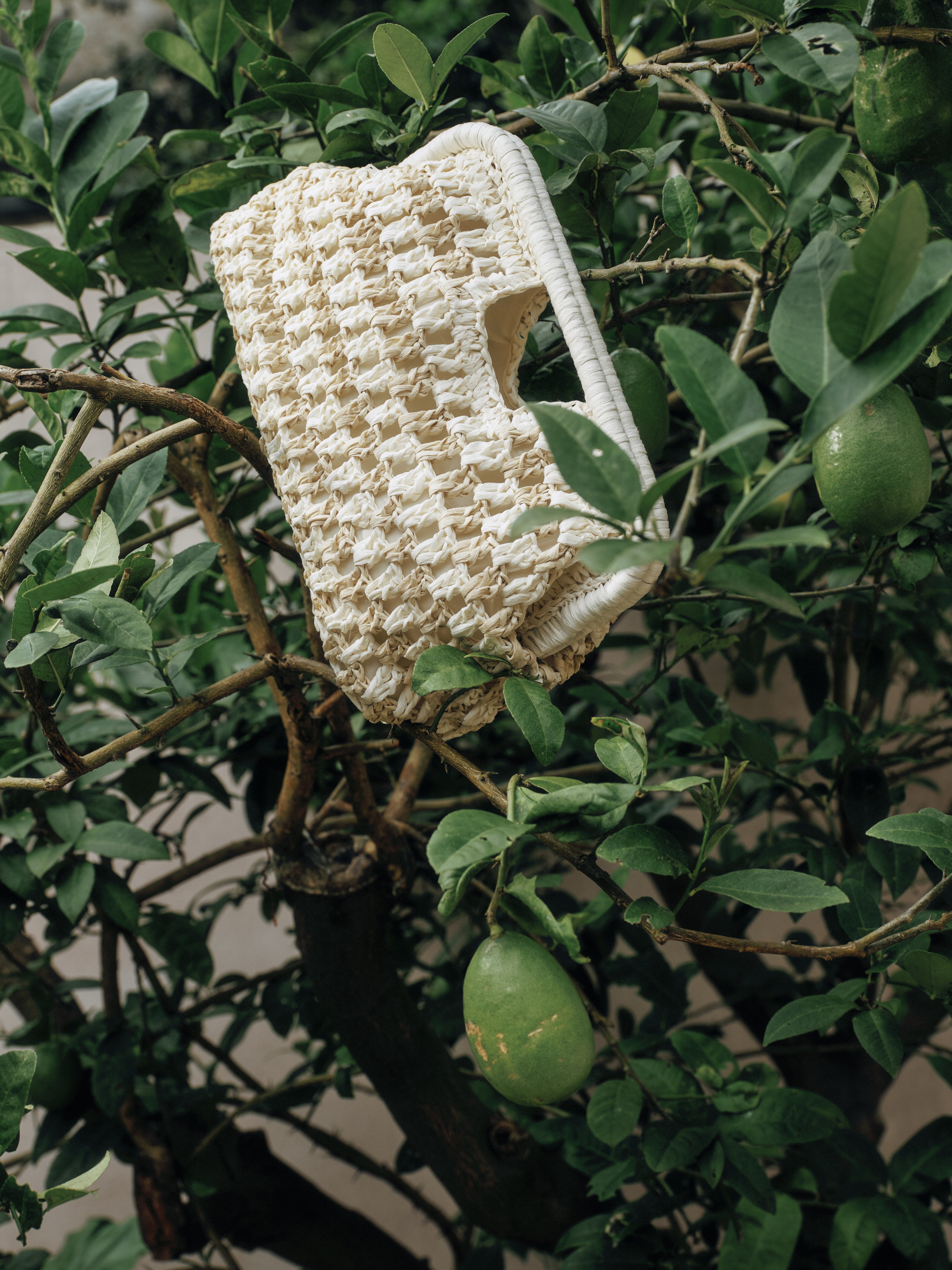 Cloud-shaped Straw Clutch Bag