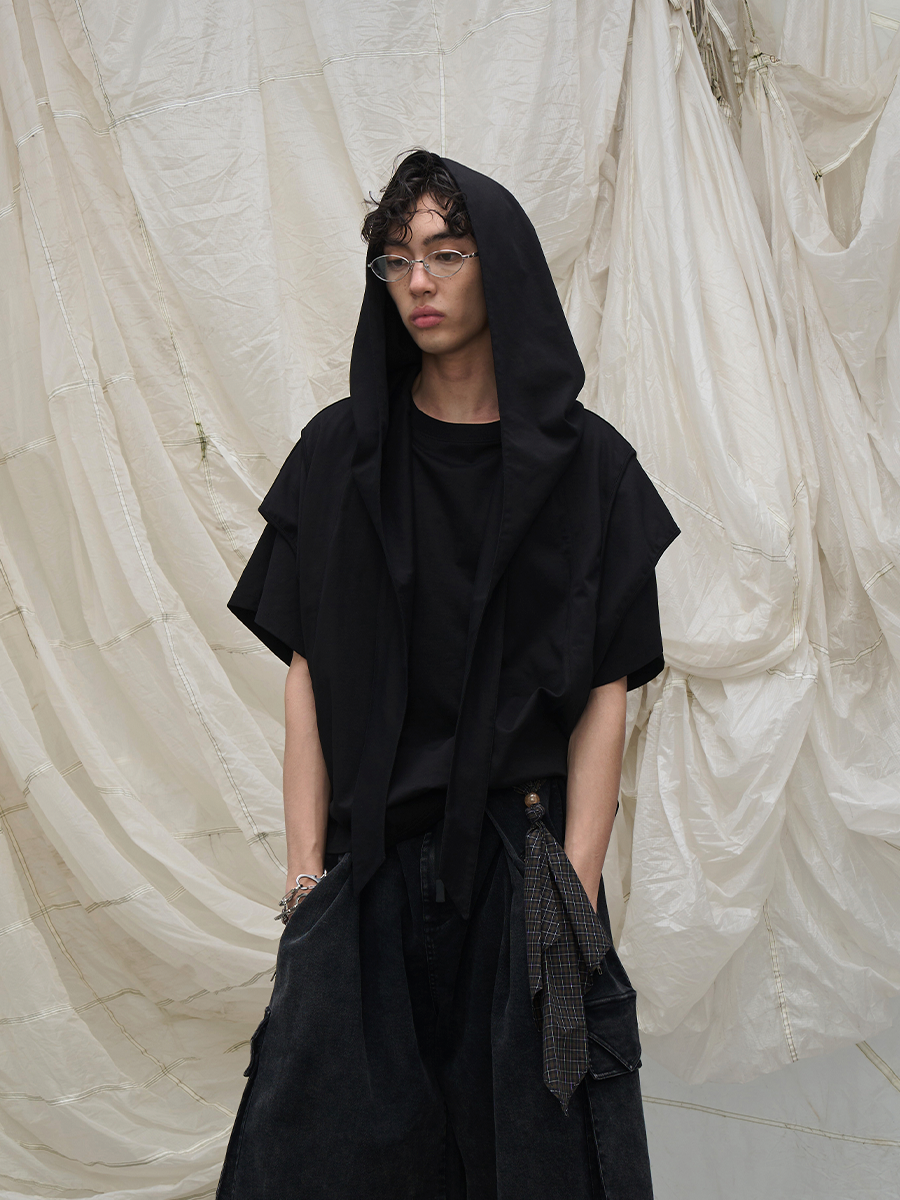 RELABEL Time Element (Dynamic Parallax) Circular-Cut Segmented Short-Sleeve Detachable Hooded Top