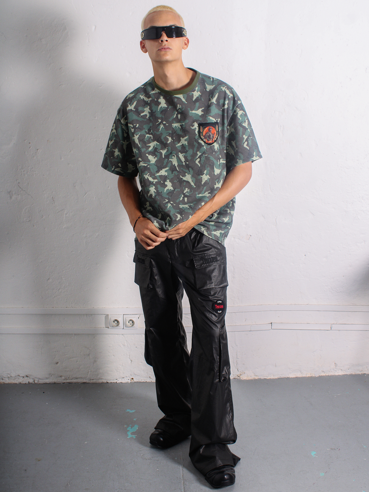 TENXTEN Dark Military Style Washed Multi-Pocket Flared Pants Secondary image