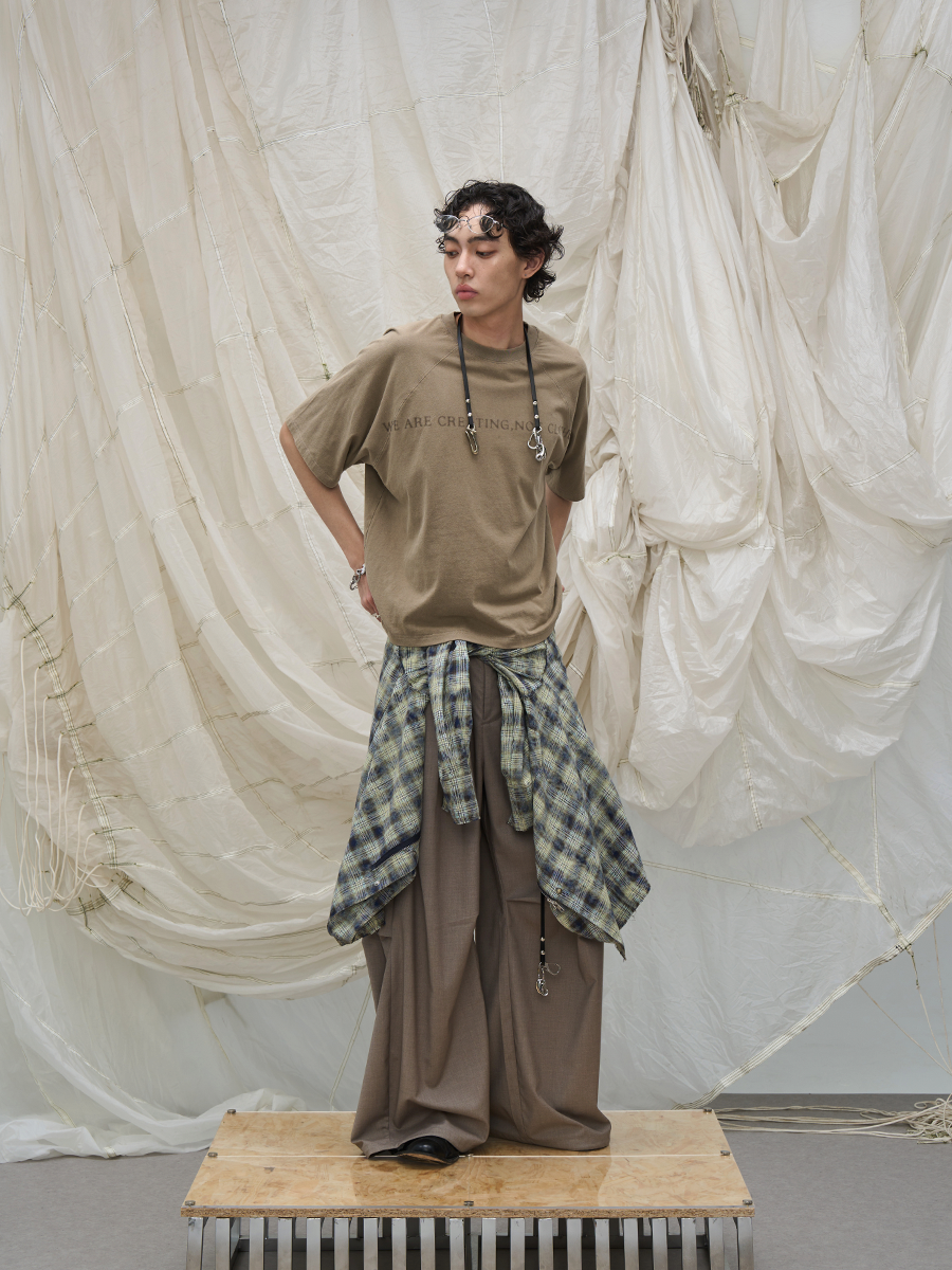 RELABEL Three-dimensional Design (Lines and Angles) – Horizontal and Vertical Combination, Pleated, Draped, Loose-fitting, Curved-leg Trousers