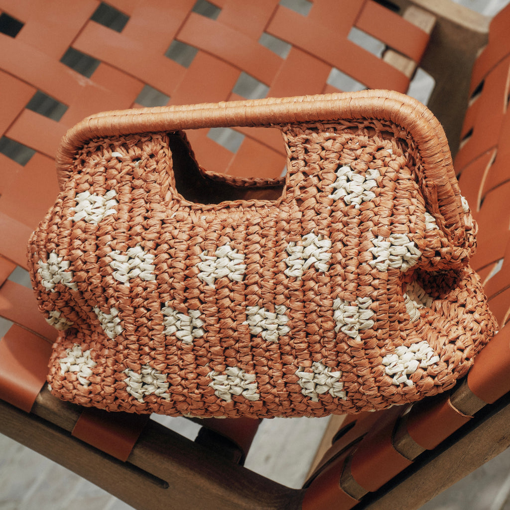 Cloud-shaped Straw Clutch Bag