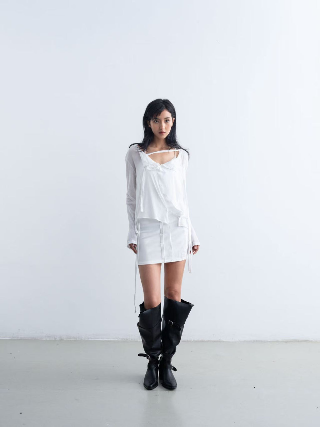 White And Black Long-sleeved Top