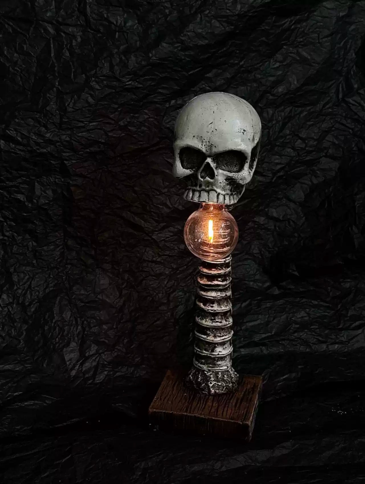 Gothic Skull Skeleton Table Lamp Secondary image