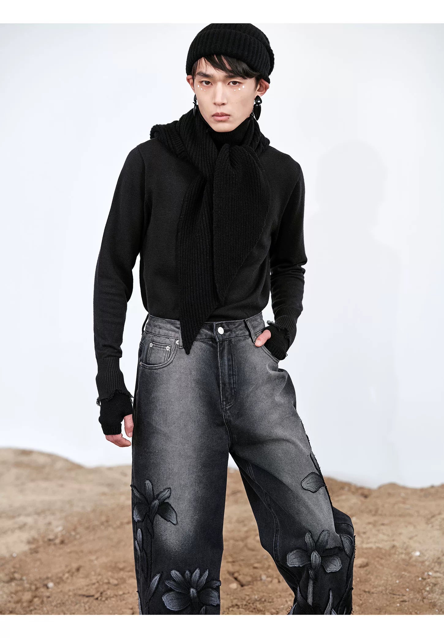 Heavyweight Washed Straight-Leg Jeans with Floral Appliqué Secondary image