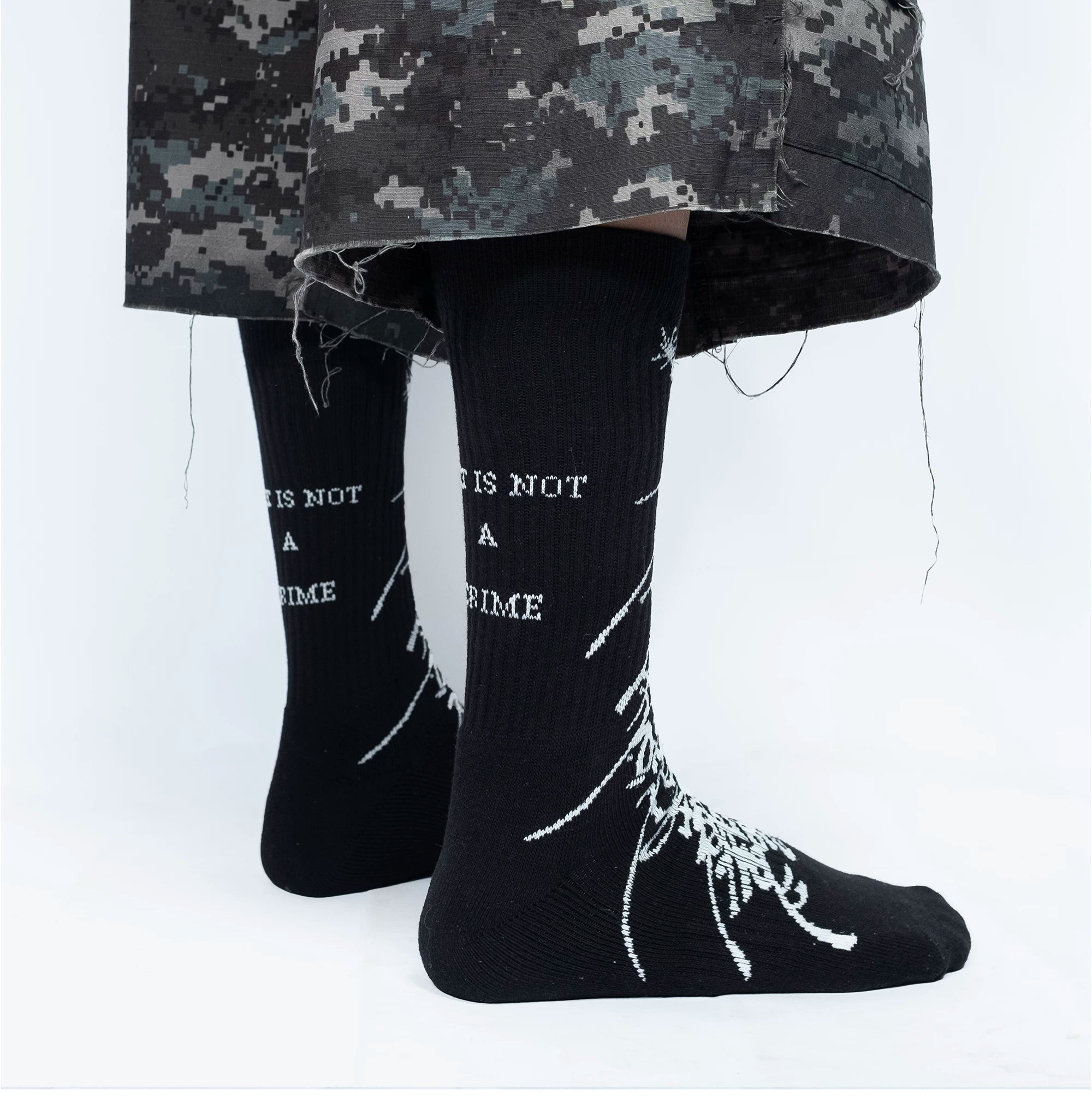 FVVO “ART IS NOT A CRIME” Jacquard Knee-High Socks