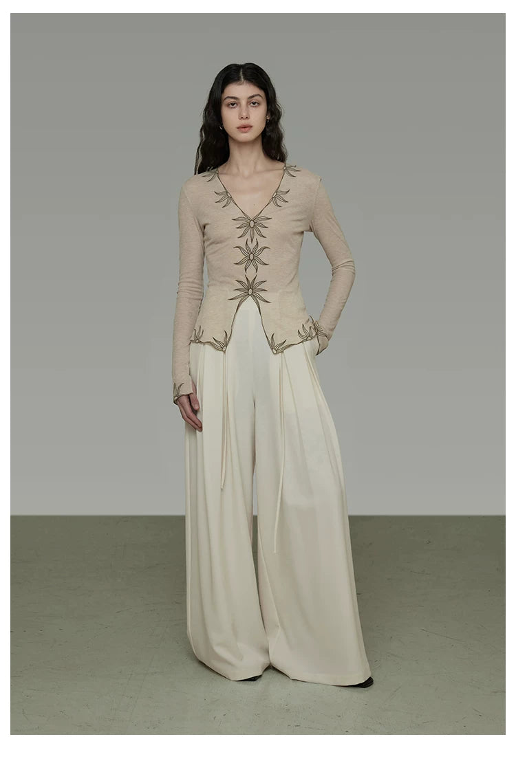 Vintage Embroidered V-Neck Slim-Fit Knit Top