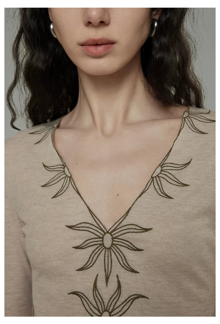 Vintage Embroidered V-Neck Slim-Fit Knit Top