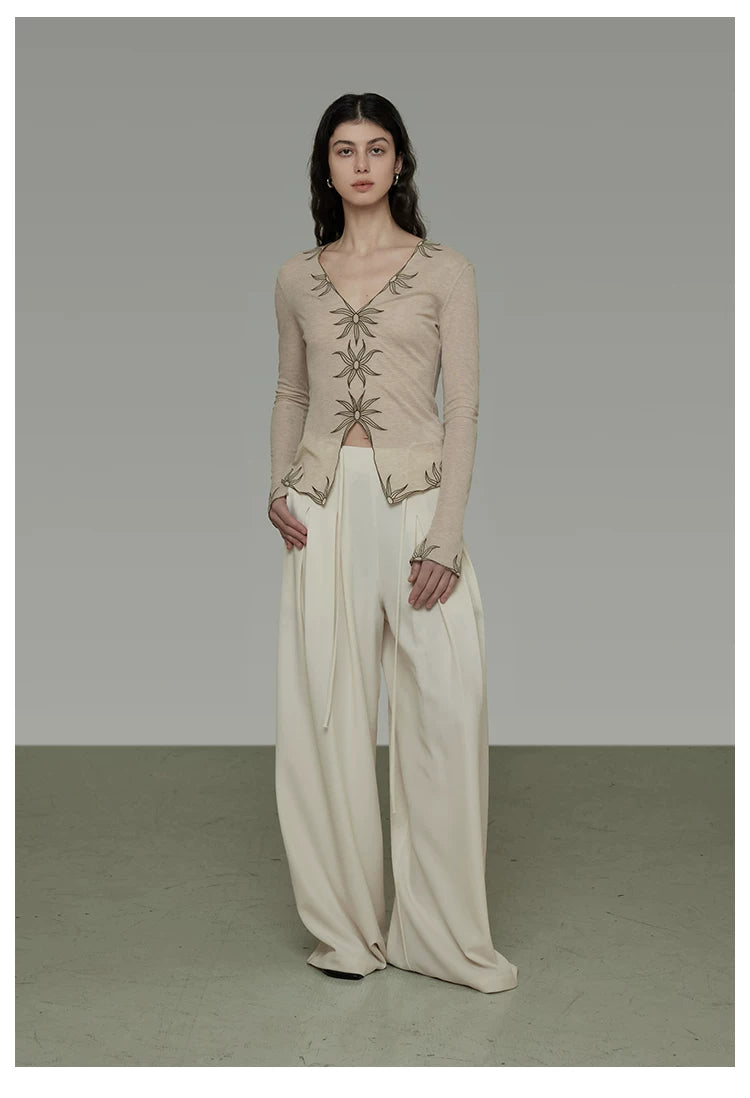 Vintage Embroidered V-Neck Slim-Fit Knit Top