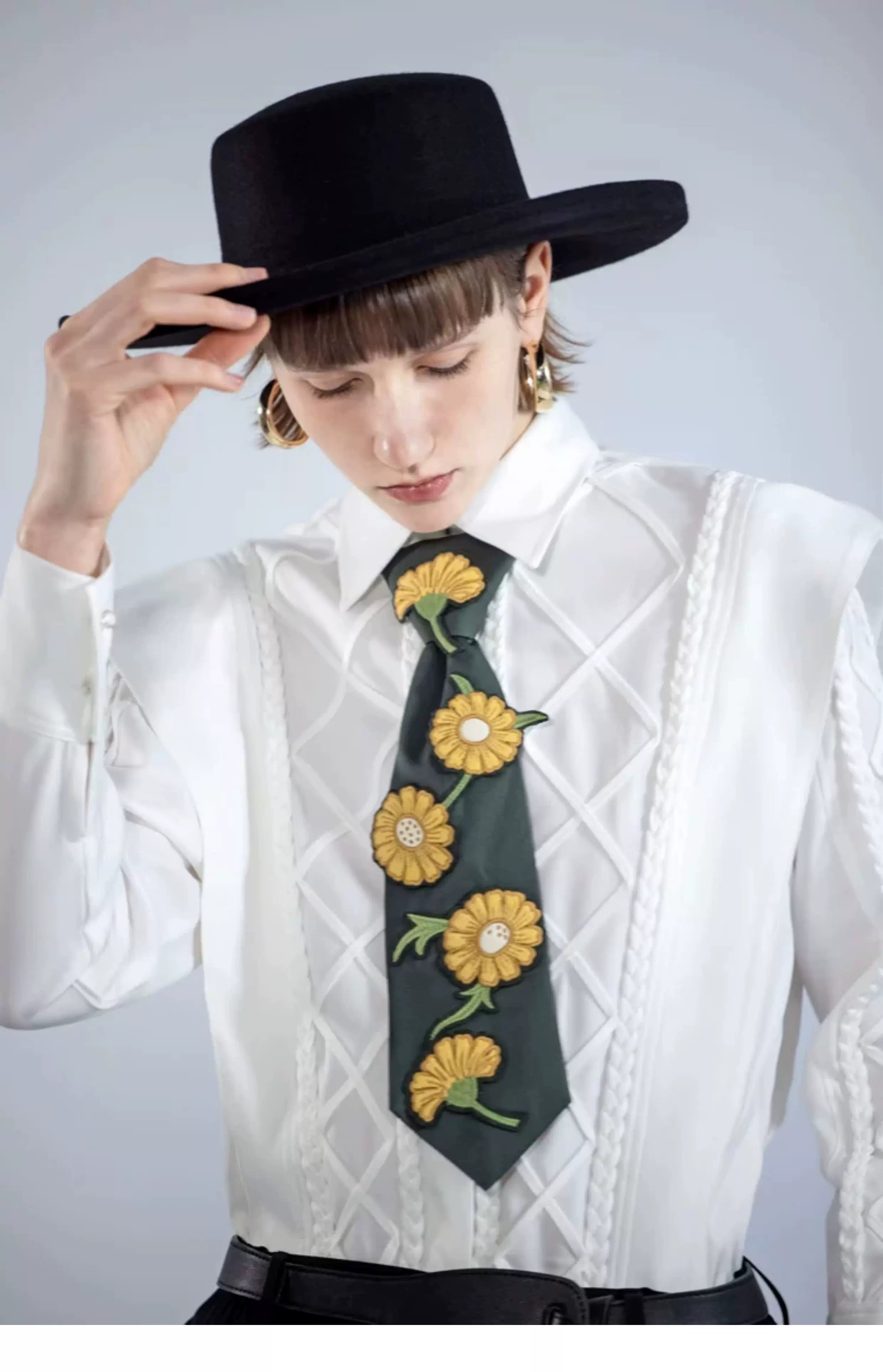 Vintage Embroidered Wide Tie Secondary image