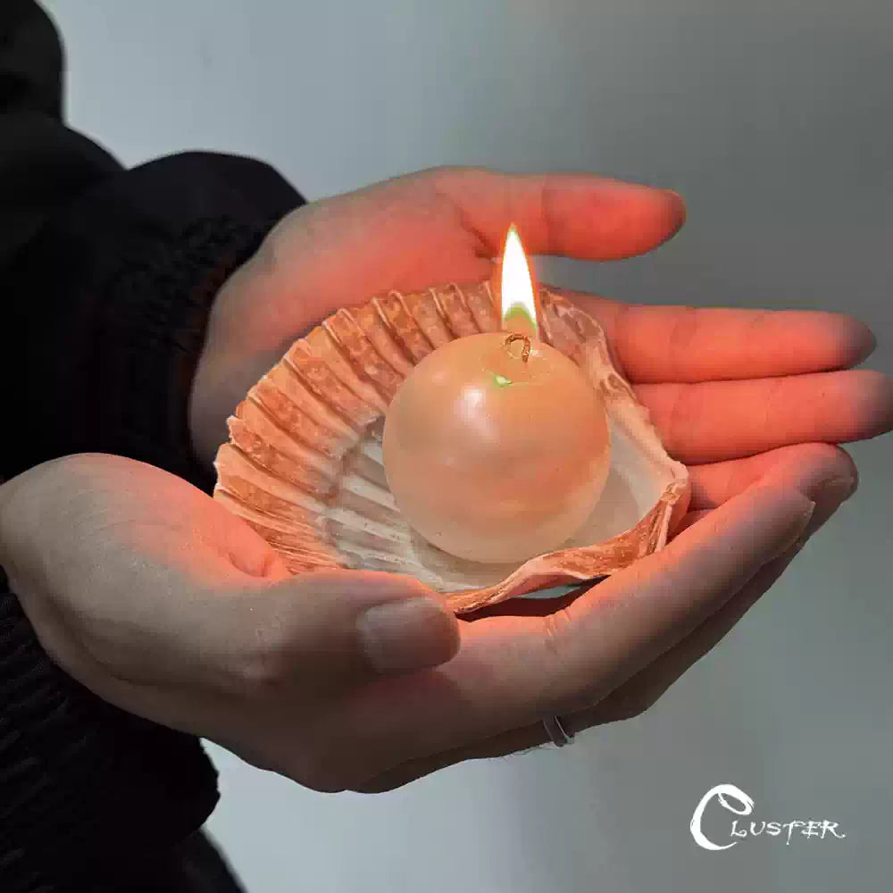Seashell Pearl Scented Candle Secondary image