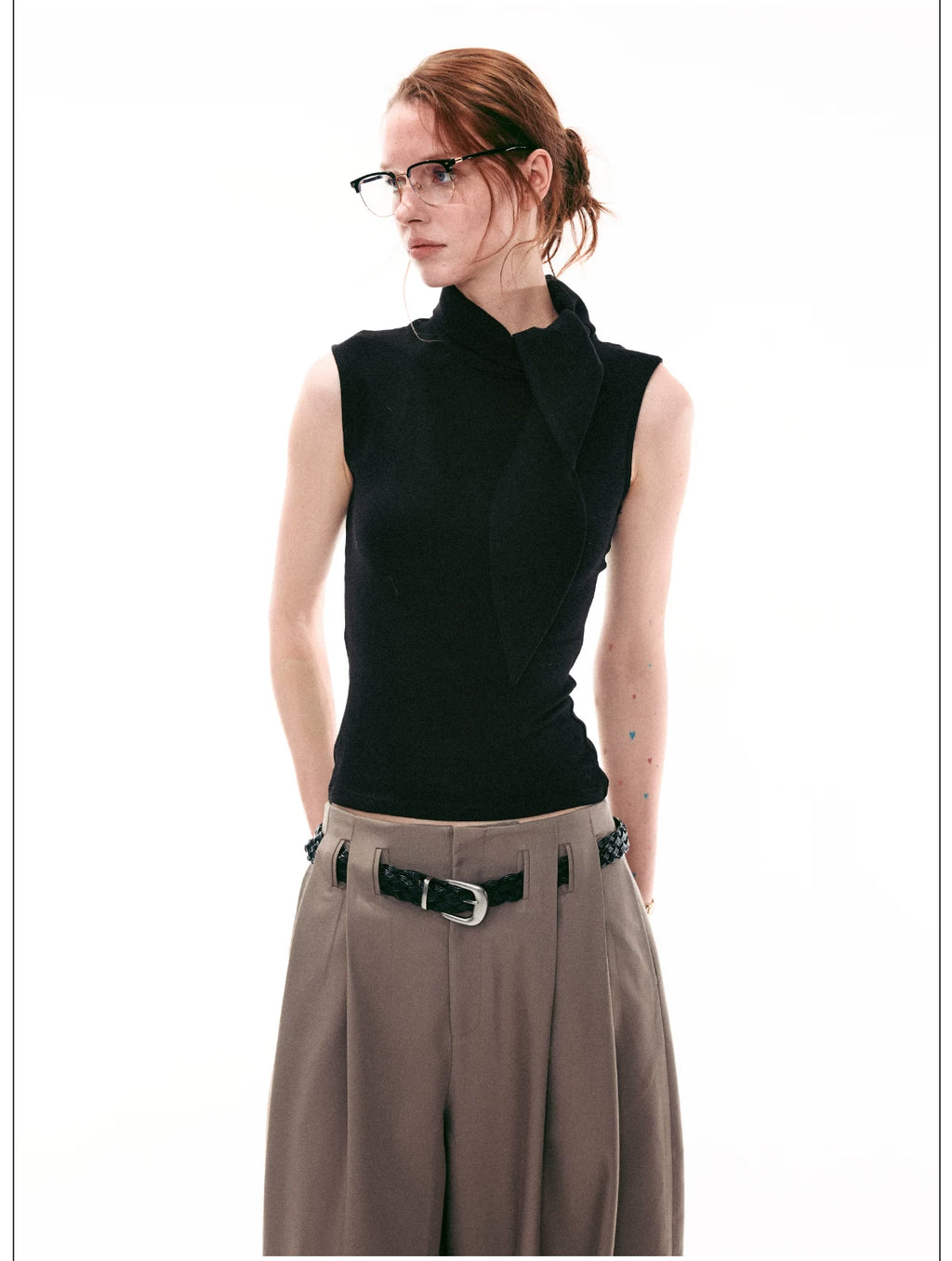 Elegant French Tie-Neck Sleeveless Fitted Top